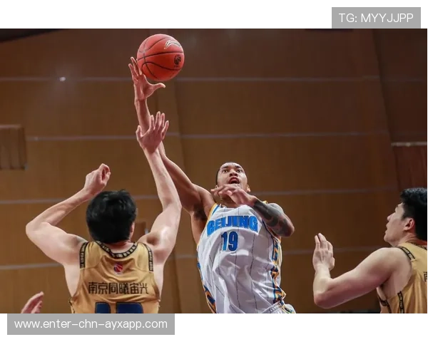 南京同曦节奏爆发,皮特森深远三分瞬间点燃赛场