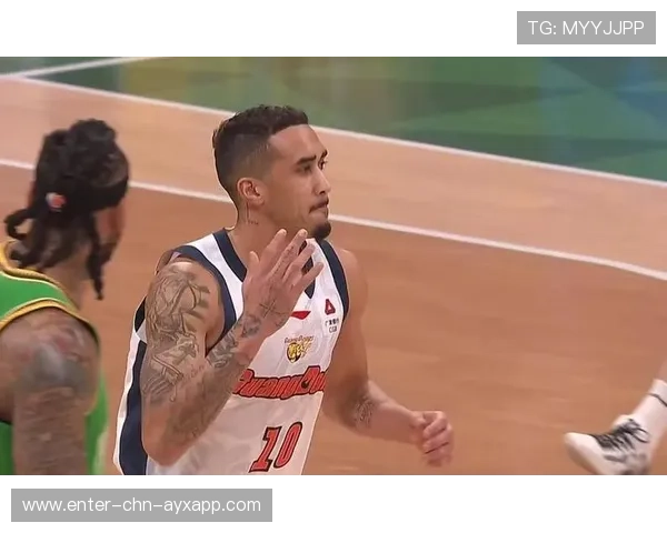 广东队麦考尔带伤出战，助力球队卫冕总冠军