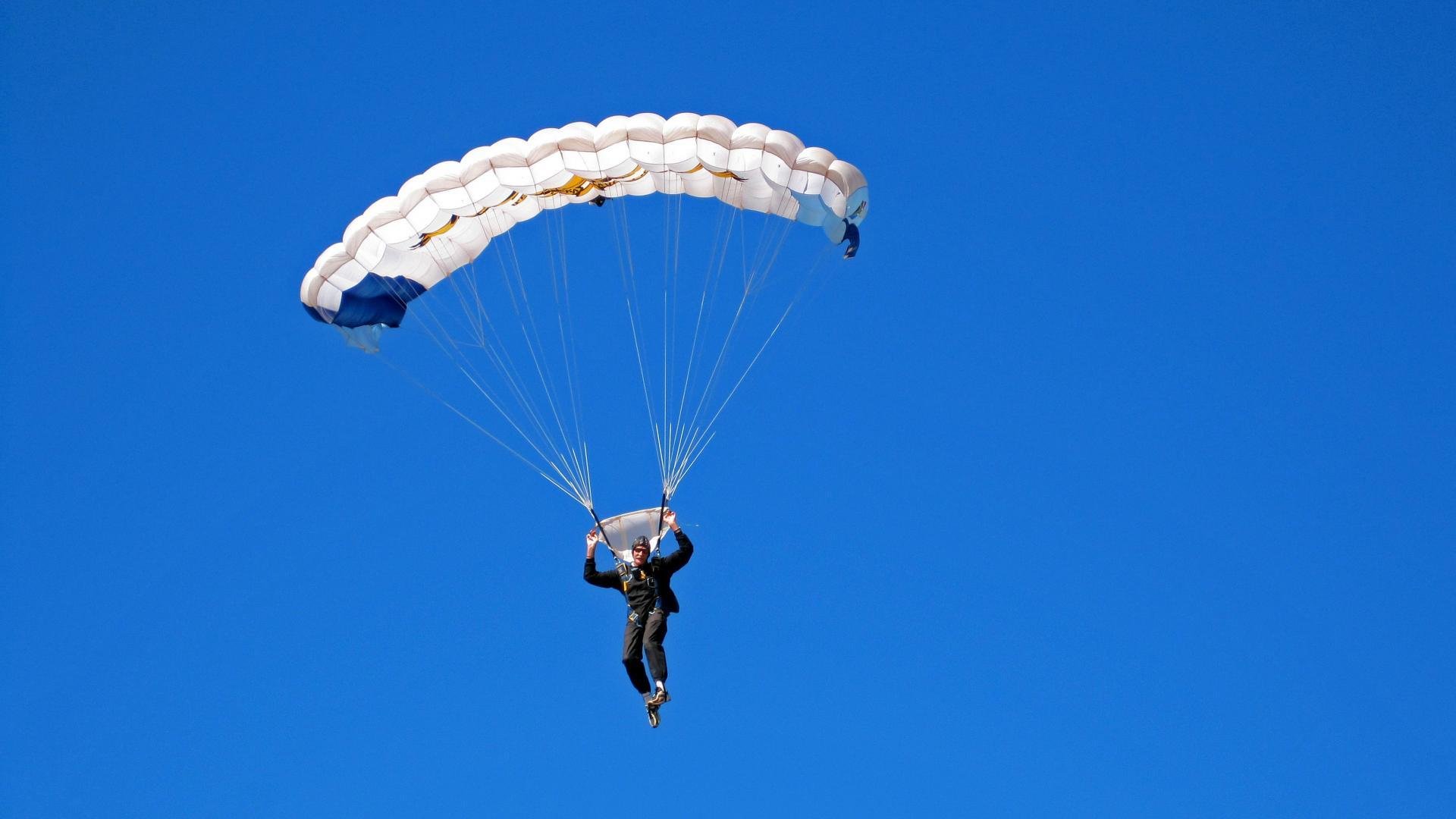 “青岛队主场迎战劲敌，现场气氛火爆”，青岛队主场在哪